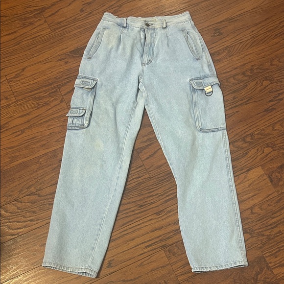 Bugle Boy Other - Vgt Bugle Boy Light Denim Cargo Pants. Zipper is there but broke